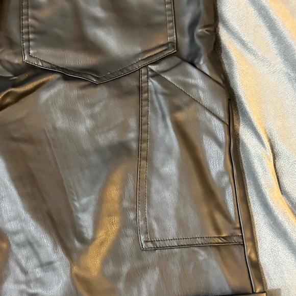 Zara Faux Leather Straight Leg Cargo Pants

#1201 - Picture 12 of 14
